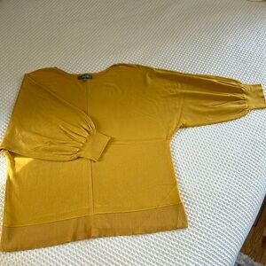 Women’s fine gauge knit 3/4 length sleeve sweater